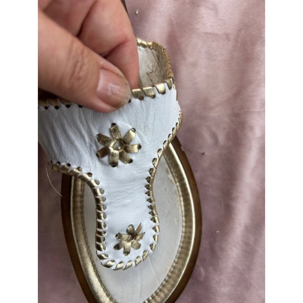 M. Paoli Thong Sandals Women's Size 7 White & Gold Floral Applique